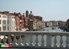 32  Uno sguardo dal ponte.