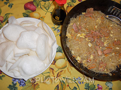 spaghetti di soia e nuvole di gamberi
